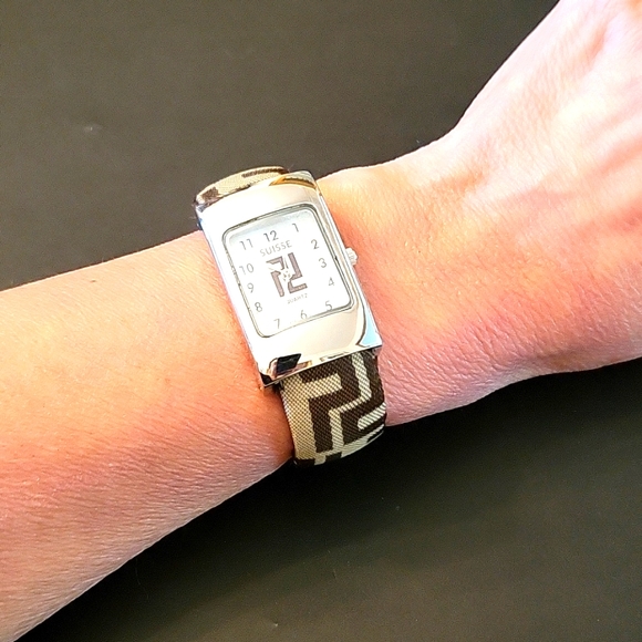 Fabric Bangle Watch + Matching Small Carry Case! - Picture 5 of 13